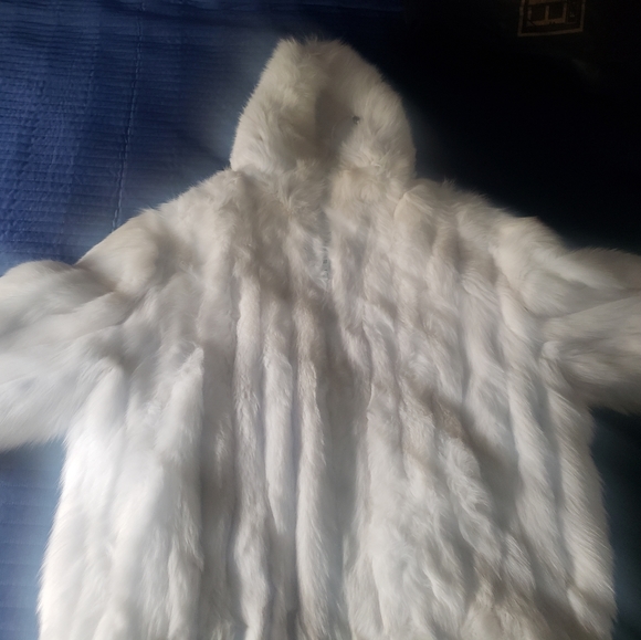 Authentic womens white mink bomber coat. - Picture 2 of 8